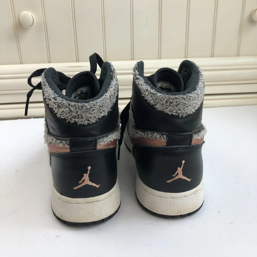 AIR JORDAN 1 RETRO HIGH TD FUR BLACK FUR GOLD Collectible Sneakers